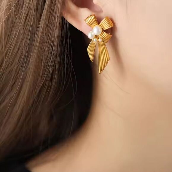 Anthropologie Jewelry - Vintage style earrings M259